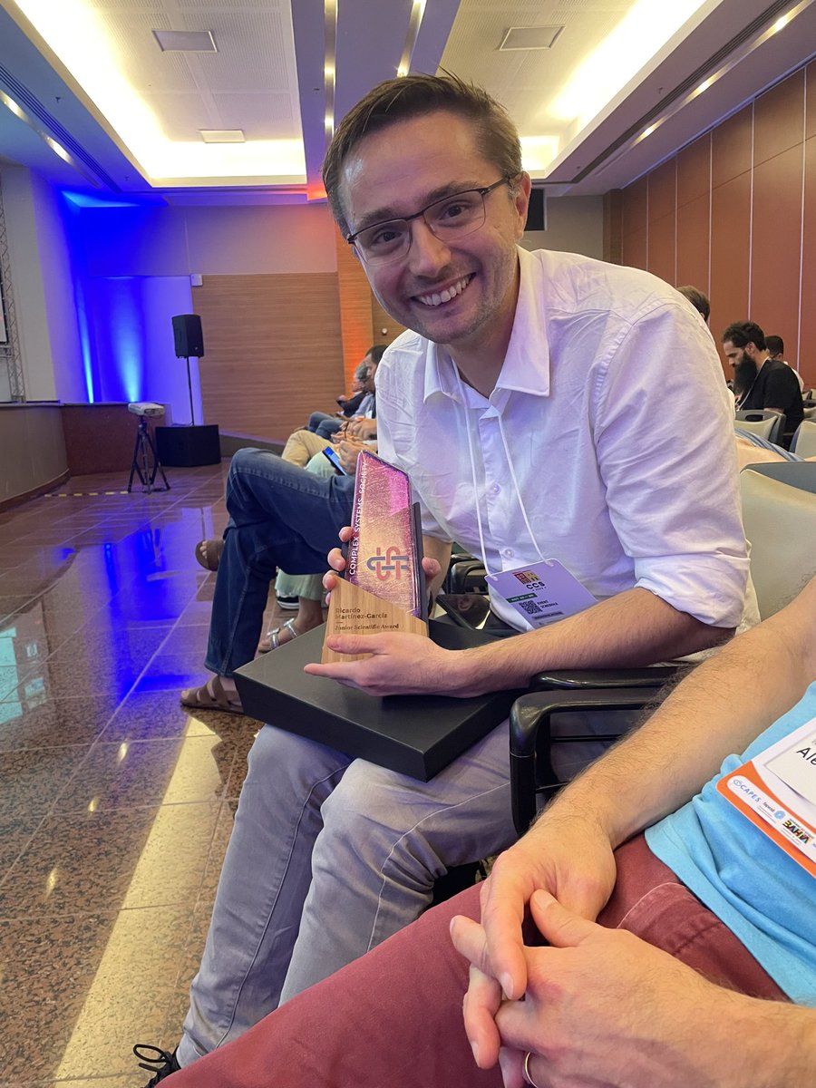 cristinamasoll1's tweet photo. @RicardoMtzG Congrats For Junior Researcher Award!!! @CompSysSoc @CCS2023_Brazil https://t.co/ue00P7PG0n