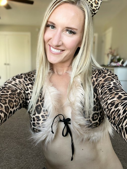 Trying to decide what to be for Halloween! https://t.co/iSjQkm5N0f