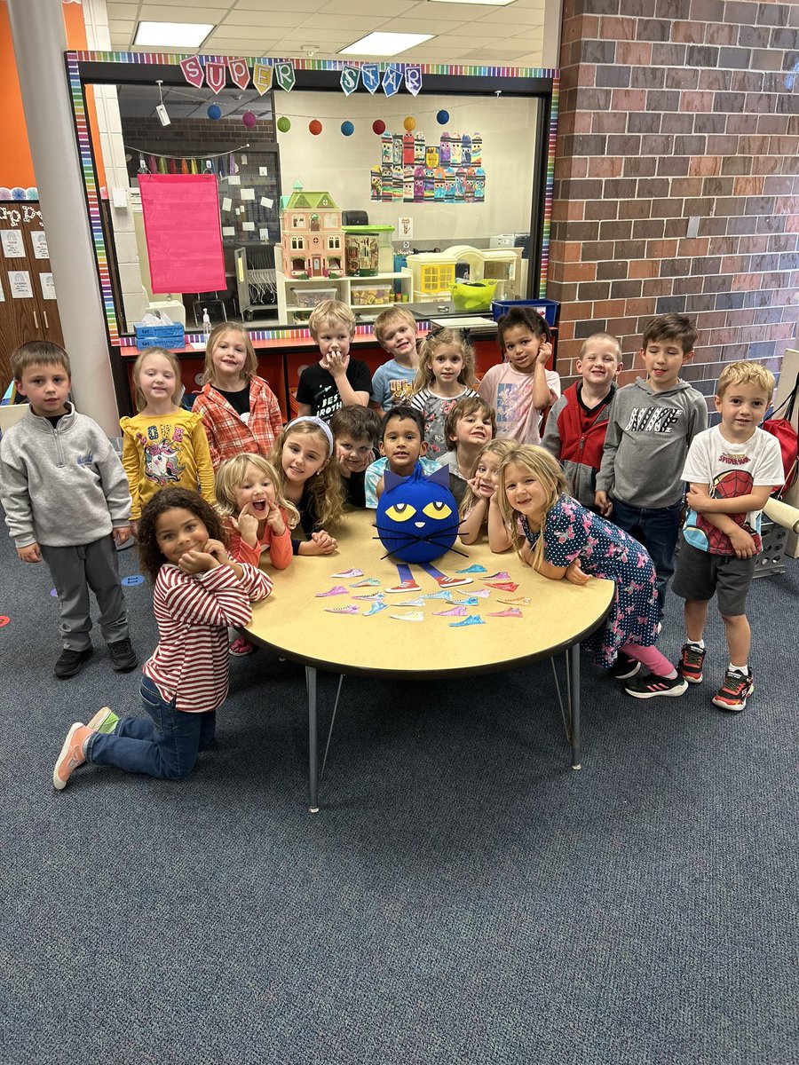 Pete the Pumpkin is ready for our pumpkin decorating contest <a href="/MPS_Morton/">Morton Elementary</a>!  <a href="/MalonePrincipal/">Troy Malone</a>