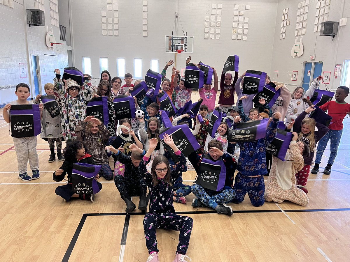 AdonnaHickey's tweet photo. PIN #1 for this year @Hazelwood_Elem Our #CrossCountry team certainly deserved it with all their hard work and dedication this year! Also, it’s our #grade4’s first PIN ever!! They were a little excited! Thanks @schoolsportsnl https://t.co/HJpGrXtMsg