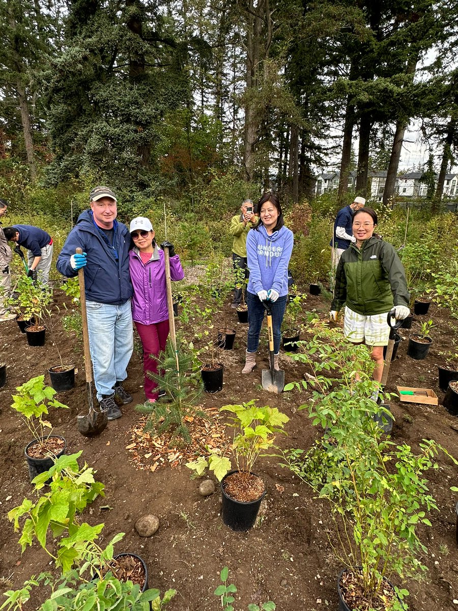 CPASLNDChapter's tweet image. 🌱 Embracing sustainability with a heart full of green! 

Our team had a fantastic time planting trees last week. Check out some snaps from our tree planting day! 🌳🌿 

#CPABC #TreePlanting #Sustainability #CommunityEngagement