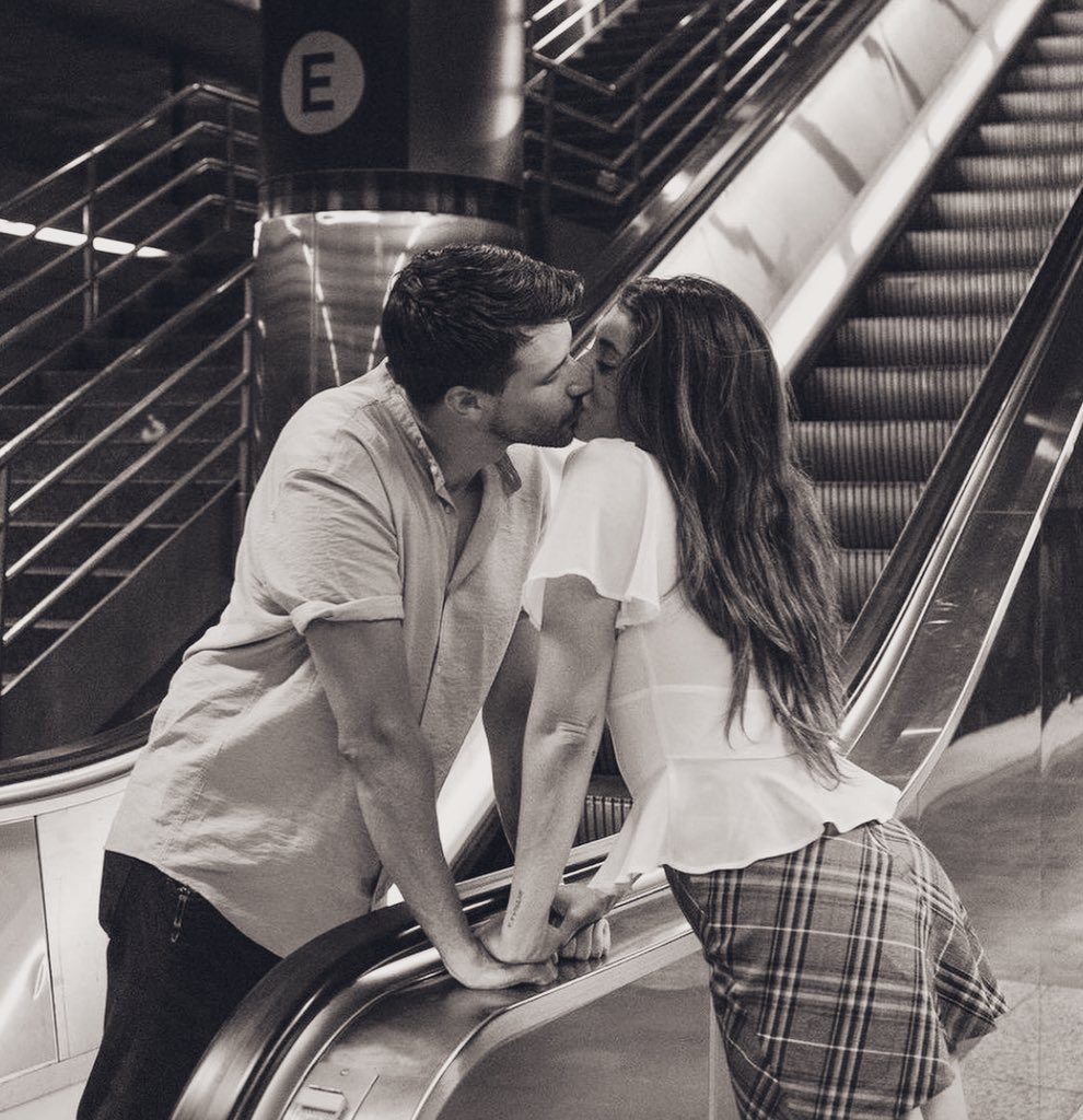 lizbethvm78's tweet photo. Amar es saber que aunque te dieran oportunidades para escoger a otra persona,escogerías siempre a la misma,sin dudarlo,porque sabes que solo esa persona te enamora la razón,te llena el alma,te eriza el corazón,amar es elegir cada día a la misma persona porque ahí eres feliz. ✨🖤 https://t.co/ZXrZO1FdPG