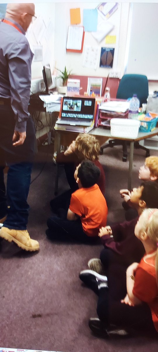MelthamMoor's tweet photo. This week, we had a visit from Mr Lewis, who is the managing director of Geoenviro Solutions Ltd. He brought in lots of rock samples, talked about the jobs he does and even brought in a machine to measure the hardness of rocks. #MMY3 #MMscience https://t.co/cnFrxkKOkD