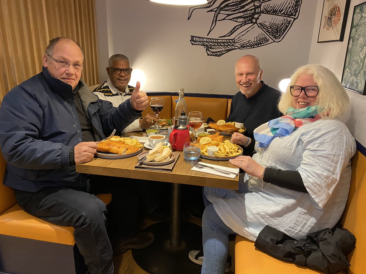 Some of our Friday Night Faces 😊 #fishandchips #fryday #fridaynight #allsmiles #thankyouforvisiting #stormyweather #diningin #customercare #giacopazzisfishandchips #giacopazzisofeyemouth