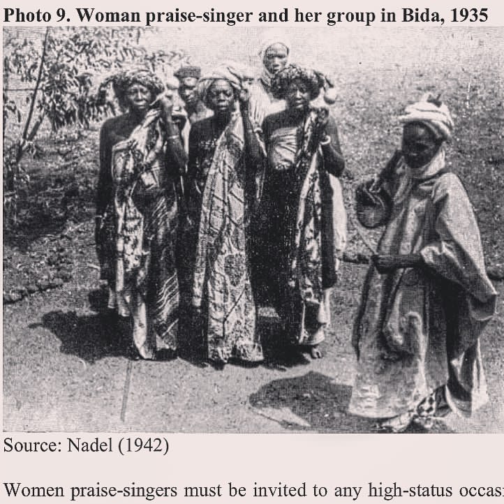 safiya_madaki's tweet photo. Woman praise-singer and her group in Bida, 1935 https://t.co/hhmtgmvBRs