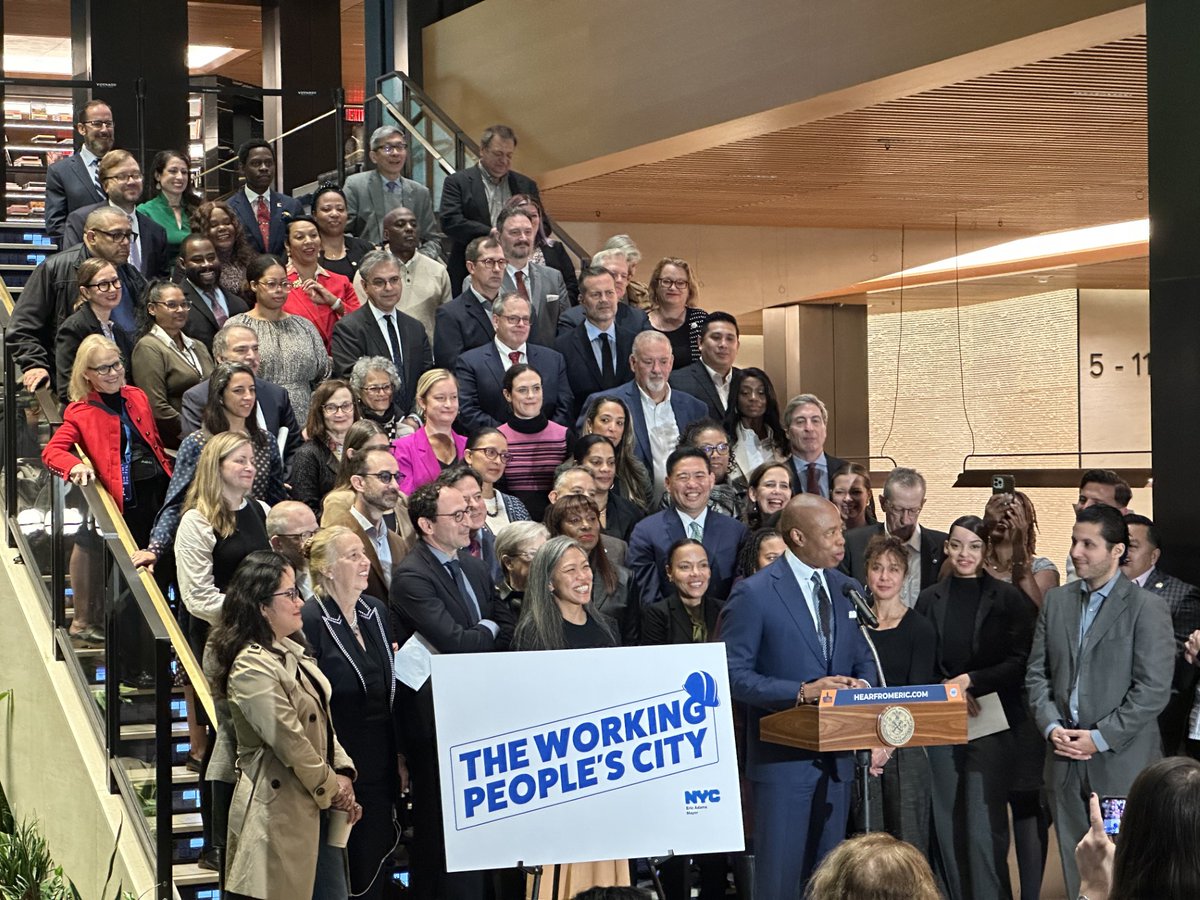DBP President @ReginaMyer joined @NYCMayor for an announcement on #NYC's all-time high job growth + recovery! 👏 💼 With this milestone, the #WorkingPeoplesCity has regained 946,000 private sector jobs lost during COVID-19. Learn more → on.nyc.gov/3QmZKvk