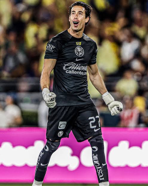 fer_esquivel22's tweet photo. 🚨🦅 EXCL. América buscaría renovar a Óscar Jiménez.

🟢 Se puede saber que YA han habido contactos con el portero mexicano quien por temas personales busca quedarse en el Club cuando menos 6 meses más. Acepta un rol secundario.

🔴 Club plantea una ronda de pláticas en próx. semanas y definir el futuro del jugador.

🔴 Recordar, Jiménez termina contrato el 31/12/23

 ¿Ames, les gustaría la renovación de Óscar Jiménez? Los leo. 👀