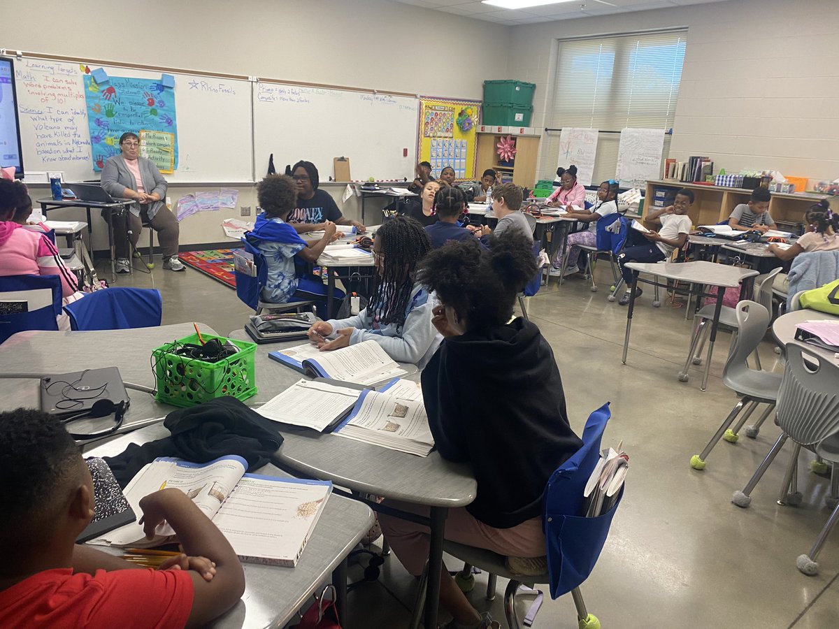 GingerWilsonFP's tweet photo. Wow! Ms. Reaves’ 4th grade class was on fire 🔥 today @uwclemontigers 🎉🎉 https://t.co/DbtI1XHTQi