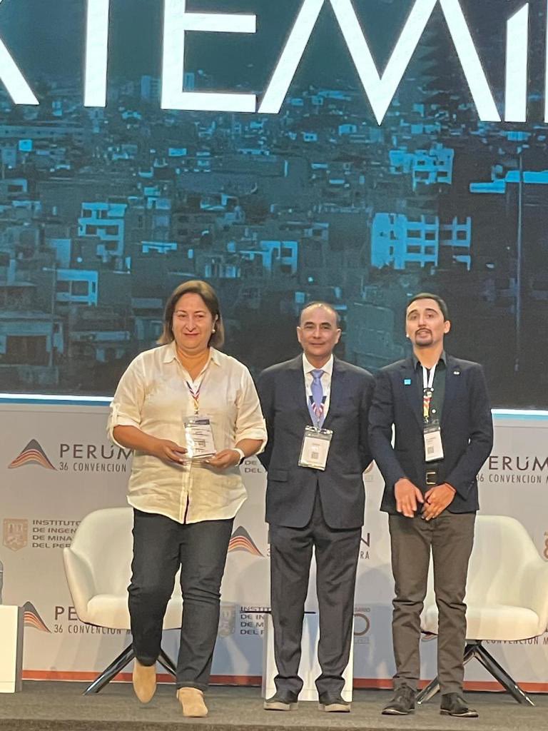 ProChile_GT's tweet image. La industria minera es clave para la economía chilena. La distinción en #PERUMIN36 es un testimonio de nuestra posición destacada en este sector.