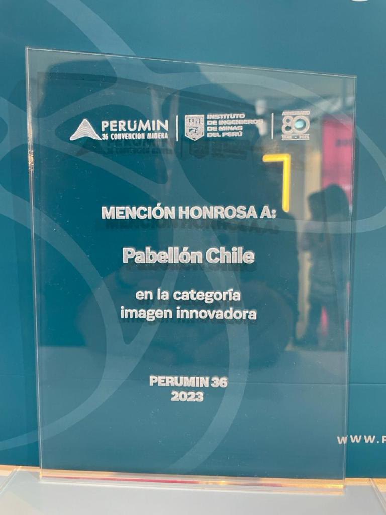 ProChile_GT's tweet image. La industria minera es clave para la economía chilena. La distinción en #PERUMIN36 es un testimonio de nuestra posición destacada en este sector.