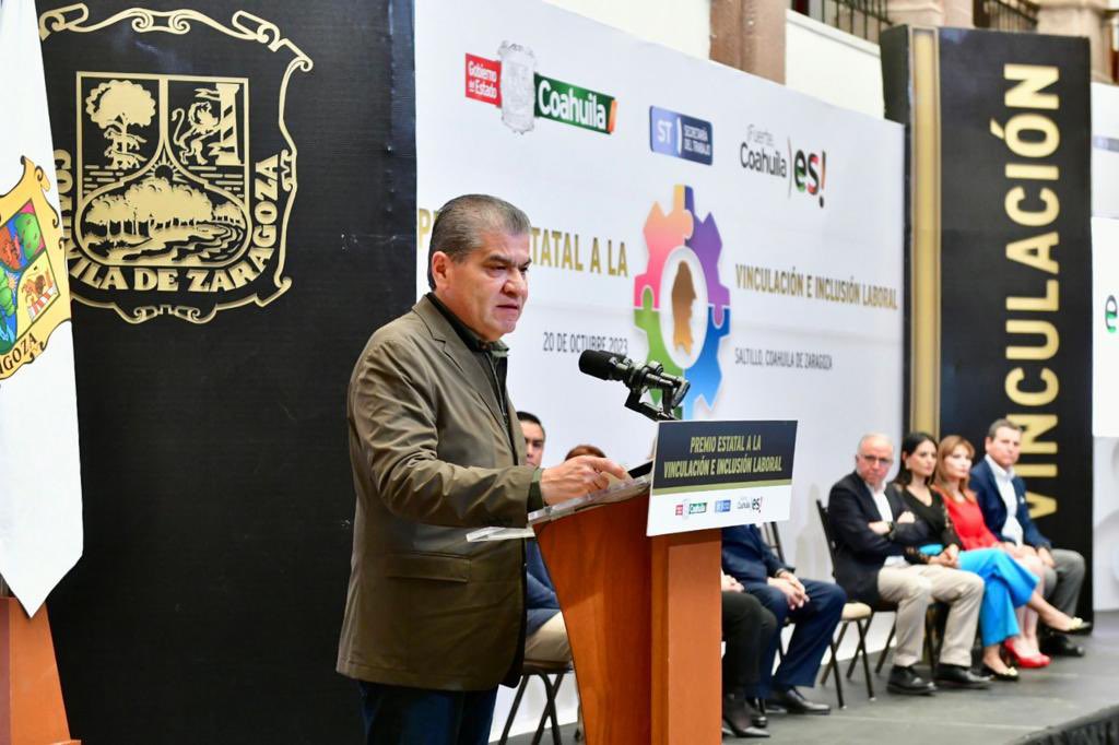 mrikelme's tweet photo. En #PalacioDeGobierno entregamos el Premio Estatal a la Vinculación e Inclusión Laboral, para reconocer a las empresas que contribuyen e integran al mundo profesional, a personas con discapacidad, adultos mayores, mujeres y refugiadas. (1/2) https://t.co/dHtyhxDoBx