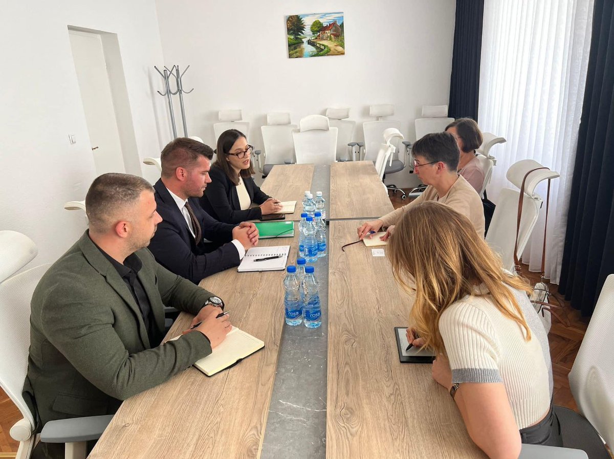 Today, the Albanian National Council met with 🇩🇪 amb. in 🇷🇸, Mrs. Anke Konrad.
The problems of the Albanians in the Valley were the focus where the example of Dr. Xhemail Fejzullahu was mentioned, who is a specialist in ophthalmology but because his diploma from 🇽🇰 is not