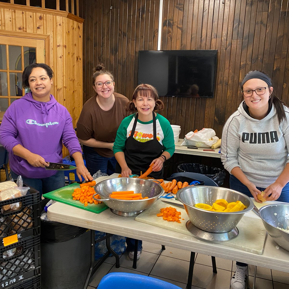 This week we had nursing students from the Pontiac Continuing Education Centre volunteering in our Community Kitchen. Thanks for the help making sandwiches and prepping veggies for lunch and dinner service!! 🥪🥕 #gratitude #Ottawa #nurses #volunteer