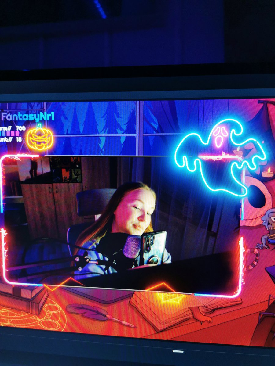 Probably last stream of the year but welcome to Fanta Fridays! 😋😁 I'm live now -> twitch.tv/FantasyNr1 !!! 😍 #twitch  #playing #friday #fridaynight   #supportstream #live #letsgo  #SupportSmallStreamers #streaming #streaming