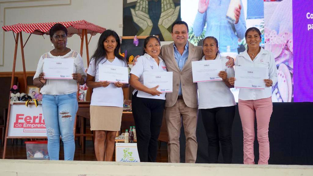 #Guayaquil 📍Promovemos la formación de nuestras beneficiarias del Crédito de Desarrollo Humano. Hoy impartí una Conferencia Magistral sobre “Comercialización y técnicas de ventas” a 400 emprendedoras del programa #ImpulsoVioletaEc 💜, a fin de fortalecer sus conocimientos.