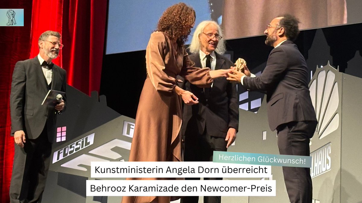 Der Newcomerpreis geht an Behrooz Karamizade. Kunst- und Kulturministerin <a href="/Angela_Dorn/">Angela_Dorn</a>  überreichte dem deutsch-iranischen Filmemacher, Kameramann, Cutter und Produzenten in der Alten Oper den bronzenen Löwen. Herzlichen Glückwunsch