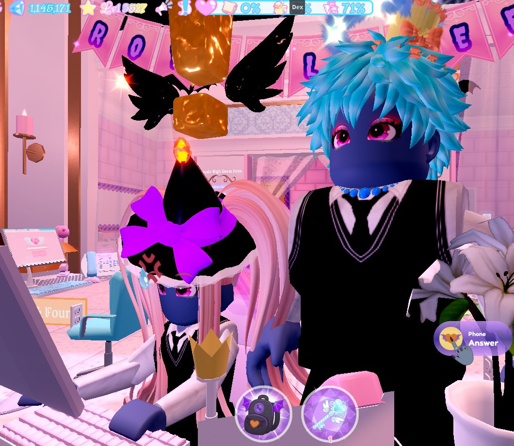 Xane_MMA's tweet image. I found #RoyaleHigh's RemoteEvent that's used when you select a face texture, and used it to give me Poppy's eyes. For some reason, her clothes and skin tone changed to match mine afterwards.
After I removed her torso and head, everything returned to normal.
#RobloxExploiting