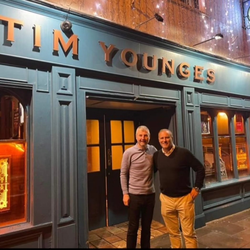 MUSCBALLYFERMOT's tweet photo. Oh what a night!!!!!!!!!!🔴⚫️🇾🇪
Denis Irwin &amp; Clayton Blackmore at our local in Ballyer Tim Younges
Listening to their stories and massive respect to the lads for being open &amp; honest as possible on the Q &amp; A. Al Foran Comedy absolutely hilarious smashed it.
 #OneUnitedFamily https://t.co/6yT15zBHct