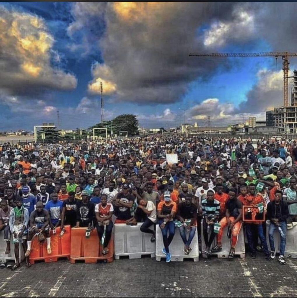 On this day, we witnessed the sad brutality of the police on our lost heroes. The government were to protect them but did the opposite. May their Souls rest in peace as they will forever remain indelible in our memories.
#Endsars 
#EndSARSMemorial