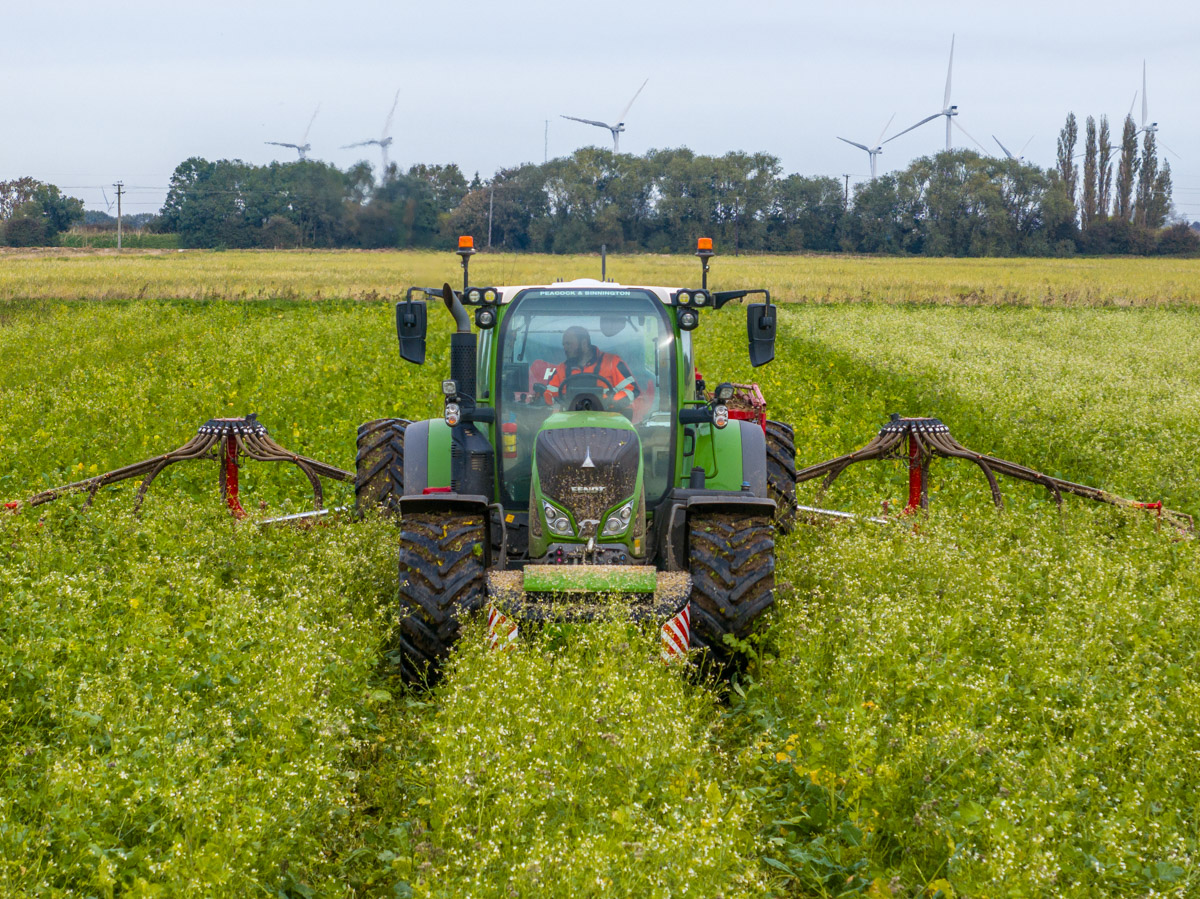 RockscapeCrowle's tweet image. Alex has been pushing on with our winter wheat drilling, trying to get as much done around the showers and bad weather. The avatar really has come into its own this season, allowing us to drill straight into most situations and seed beds.

#Rockscape #BritishFarming