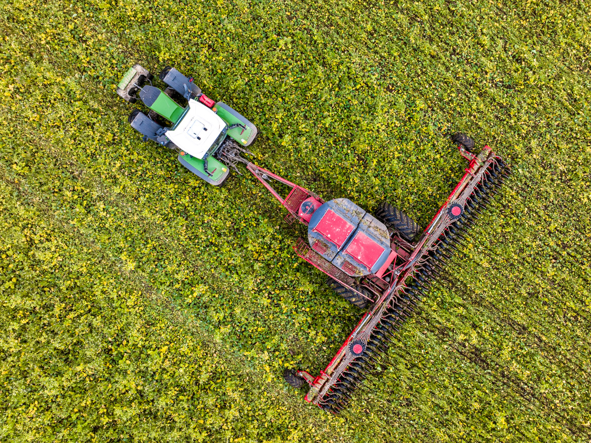 RockscapeCrowle's tweet image. Alex has been pushing on with our winter wheat drilling, trying to get as much done around the showers and bad weather. The avatar really has come into its own this season, allowing us to drill straight into most situations and seed beds.

#Rockscape #BritishFarming