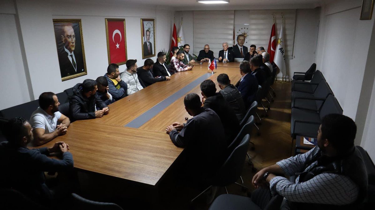 Gümüşhaneliler dernek başkanı İbrahim AKSOY, Gençlik Kolları Başkanı Hakan Zorlu ve yönetimini ilçe başkanlığımızda misafir ettik.