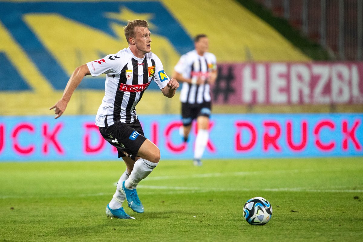 FCAdmiraWacker's tweet photo. Halbzeit | 0:0 #admgak | #ligazwa #admira #admiralligazwa #herzblut https://t.co/8jL3op7Fze