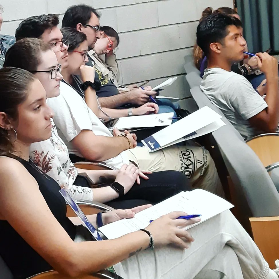 migasocial's tweet photo. 😃En #JornadasManosUnidas2023 con #MarianRojas, embajadora especial de @ManosUnidasONGD y con muchos #JóvenesManosUnidas
Un finde para aprender, compartir, abrazarnos, reirnos, reflexionar...#CUIDAdaniaIntegral
Covey decía que estos encuentros sirven para "afilar el hacha"😉 https://t.co/TyMIw8BxiL