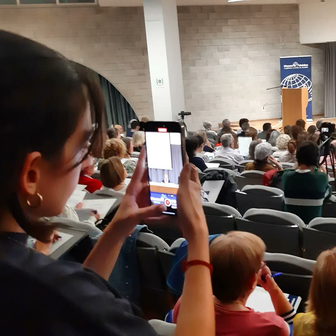 migasocial's tweet photo. 😃En #JornadasManosUnidas2023 con #MarianRojas, embajadora especial de @ManosUnidasONGD y con muchos #JóvenesManosUnidas
Un finde para aprender, compartir, abrazarnos, reirnos, reflexionar...#CUIDAdaniaIntegral
Covey decía que estos encuentros sirven para "afilar el hacha"😉 https://t.co/TyMIw8BxiL
