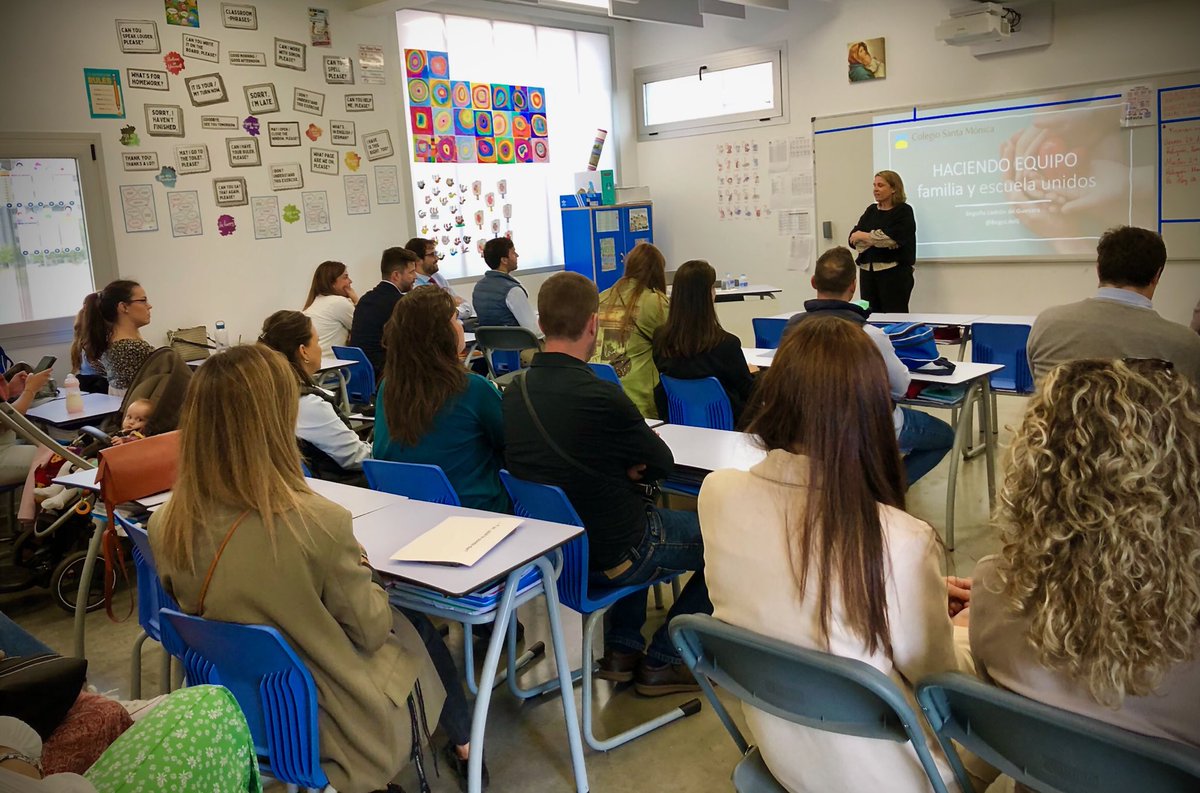 Fantástica y divertida sesión para las Fecs del colegio, impartida por ⁦<a href="/BegoLdeG/">Begoña Ladrón de Guevara</a>⁩
Familia y colegio siempre de la mano. 
¡Gracias por la gran labor que hacéis todas las Familias Encargadas de Curso! 
#unidad #FEC #soysantamonica