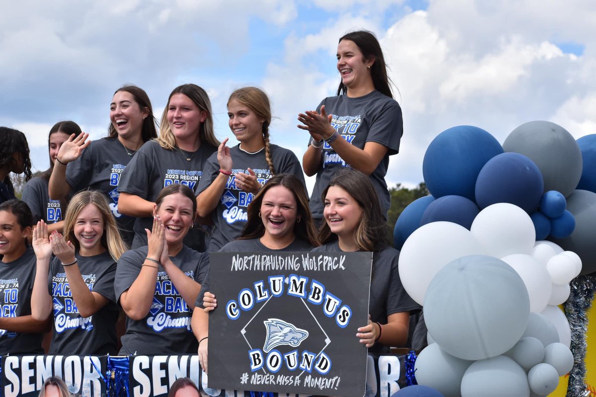 NPHSsoftball's tweet photo. The North Paulding community is unmatched! Our team had the best time at the homecoming parade yesterday #NeverMissAMoment https://t.co/RRPlswKFDF