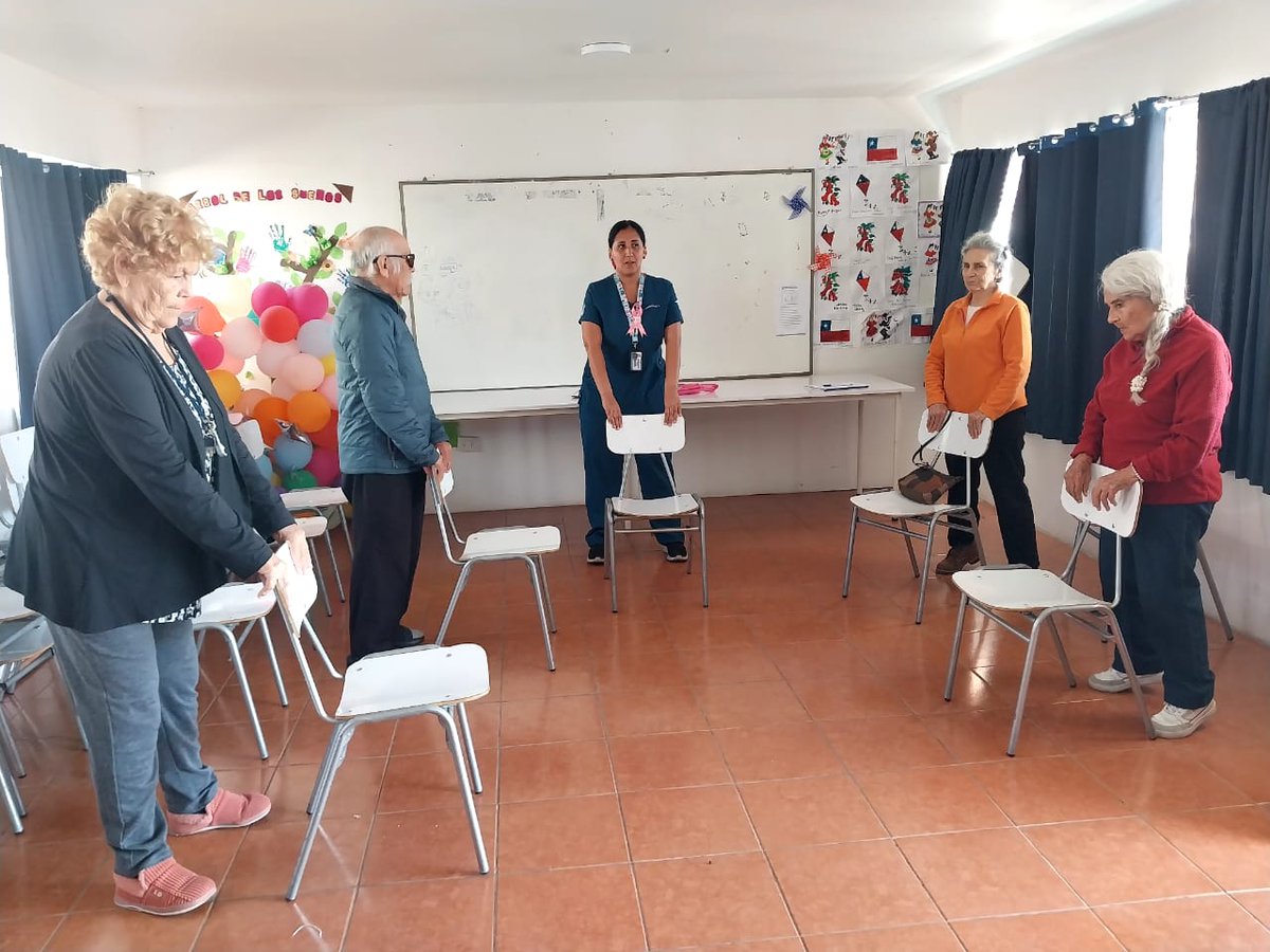 fptUNAP's tweet photo. La mejor manera de terminar la semana es con actividad física 🏃🏻‍♀️, y precisamente es lo que están haciendo los residentes de nuestras Viviendas Tuteladas, participando activamente en los talleres de gimnasia médica, impulsados por los profesionales del CESFAM Sur de Iquique. https://t.co/jFaxtLA80k