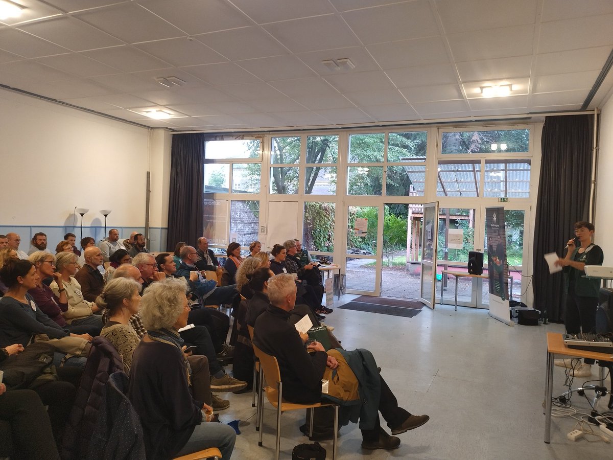 Alexander Follmann (@follmann_alex) on Twitter photo Heute diskutieren wir im Rahmen der Vollversammlung des #Ernährungsrat für #Köln und Umgebung e.V. das Thema "Boden gut machen!" Entscheidende Frage: Wie können landwirtschaftliche Nutzflächen in einer wachsenden Stadt geschützt werden? #Ernährungswende #Boden Heute diskutieren wir im Rahmen der Vollversammlung des #Ernährungsrat für #Köln und Umgebung e.V. das Thema "Boden gut machen!" Entscheidende Frage: Wie können landwirtschaftliche Nutzflächen in einer wachsenden Stadt geschützt werden? #Ernährungswende #Boden