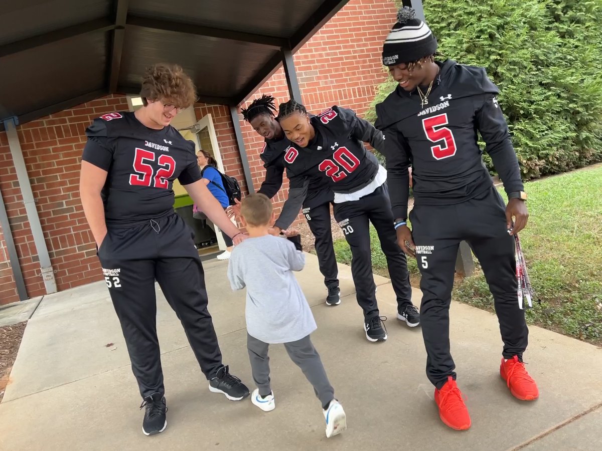 DavidsonFB's tweet photo. Love the way our guys serve!

We had the honor of welcoming students to school this morning at Rocky River Elementary in Mooresville!

#WE #CatsCare https://t.co/yXfg0344oH