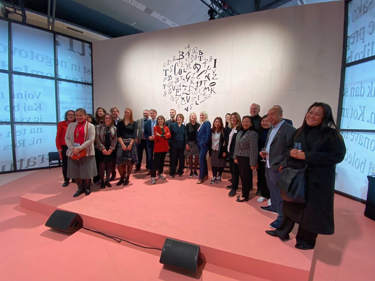 CanEmbGermany's tweet photo. We congratulate Slovenia on shining as #GuestofHonour at the Frankfurt @Book_Fair #fbm23! This past week, #CanLit publishers deepened ties with 🇩🇪 and international counterparts building on the 2020/21 🇨🇦 theme #SingularPlurality! https://t.co/X5VwDvxPPd