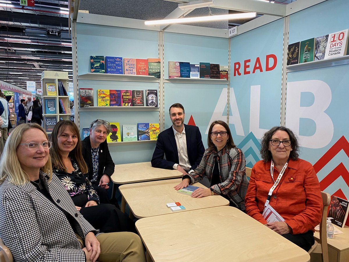 CanEmbGermany's tweet photo. We congratulate Slovenia on shining as #GuestofHonour at the Frankfurt @Book_Fair #fbm23! This past week, #CanLit publishers deepened ties with 🇩🇪 and international counterparts building on the 2020/21 🇨🇦 theme #SingularPlurality! https://t.co/X5VwDvxPPd
