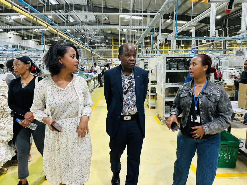 UNFPAEthiopia's tweet photo. A fruitful day at @BoleLemi industrial park discussing ways to ensure the rights &amp; choices of more than 25,000 young employees (85% women).
@UNFPA &amp; @NorwayinAddis 
are partnering with @dsw_intl to raise awareness &amp; increase access to essential &amp; quality reproductive health care. https://t.co/hpuSwHevk7