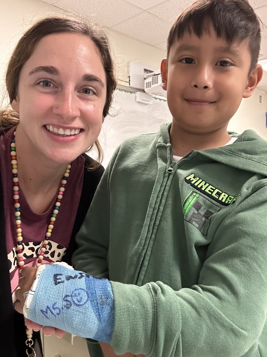 bellandbooks's tweet photo. Of course I’ll sign your cast! Love this kiddo! #IndyFam #WEareLakota #RelationshipsMatter https://t.co/tK0NoGJ1CW