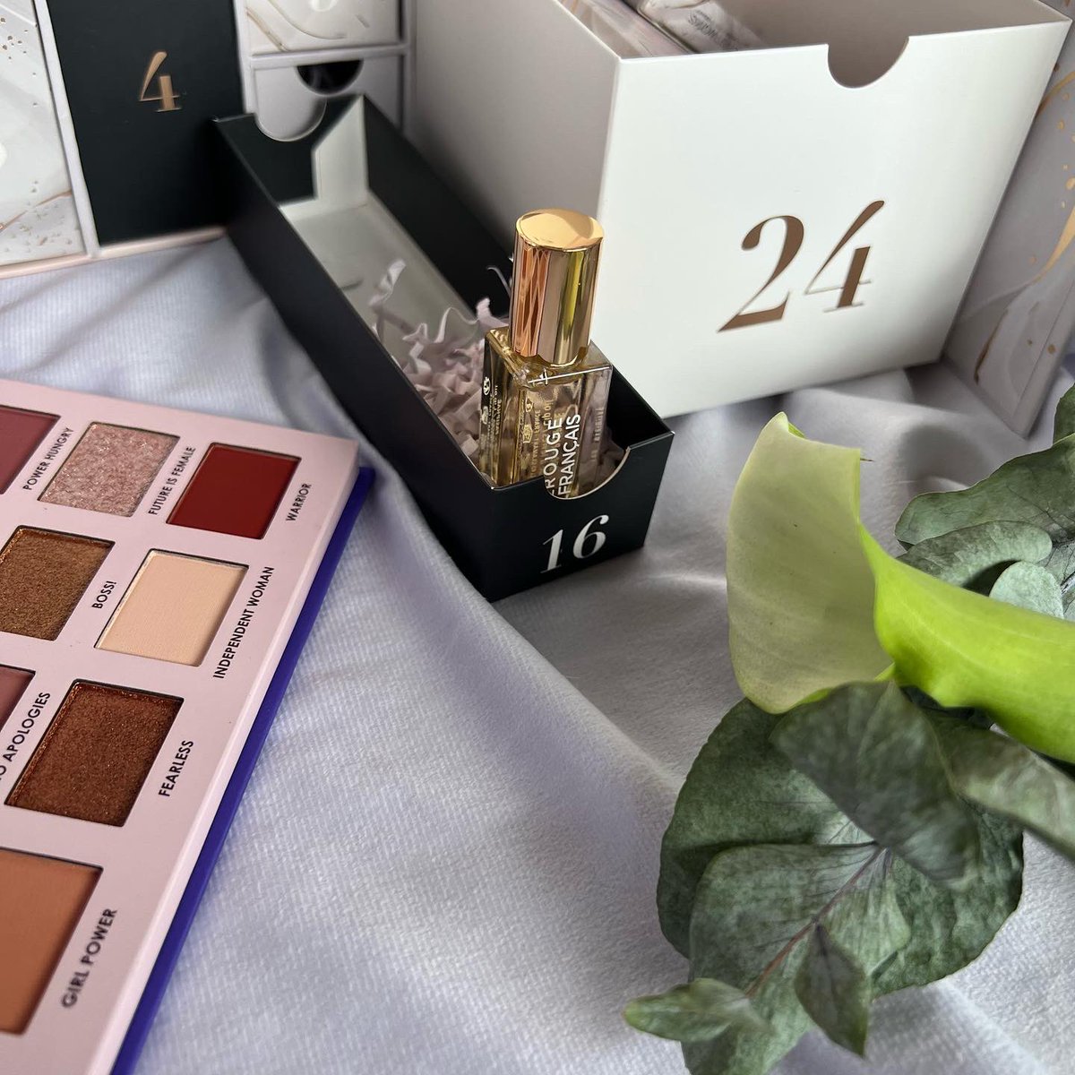 Carnetsd1Quadra's tweet photo. 💜 #GLOSSYBOX #calendrierdelavent « Feel The Magic » Valeur 663€
👉 prix 80€
👉 70€ pour les abonnés @GlossyBox_fr
Une PEPITE ! Des magnifiques marques, produits, des nouveautés, ce calendrier est juste INCROYABLE !!
À découvrir ici 👉 https://t.co/S5InQLXlSQ https://t.co/ePw8cobNJY