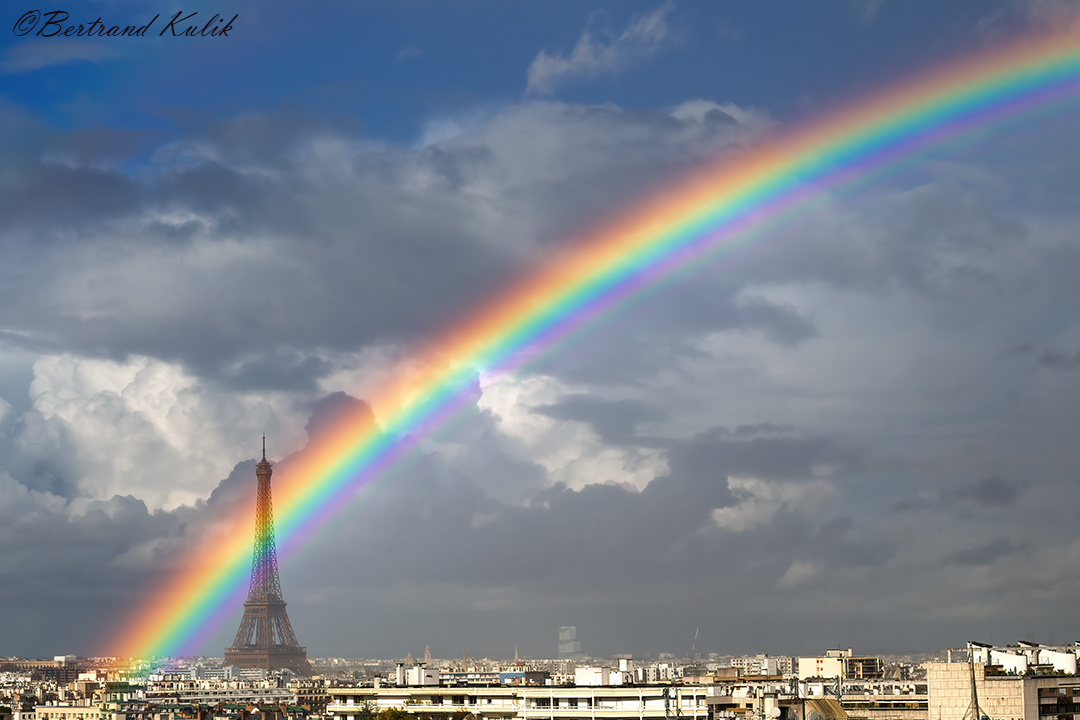 Magnifique arc en ciel très lumineux pris aujourd'hui sur Paris! #weather #keraunos #rainbow #love #toureiffel #arcenciel #weatherchannel @meteovilles @meteoparis #villedeparis #mairiedeparis #france