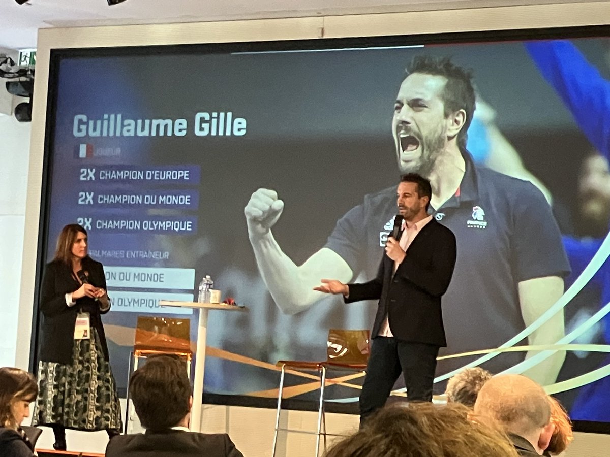 Aurelie_Hurtado's tweet photo. Nous avons la chance d’accueillir @GilleGuillaume entraîneur de l’équipe de 🇫🇷 de Handball 🤾‍♂️ au séminaire Codir du CoDo IDF @OrangeIDF 😍
La gestion de l’imprévu, la data au service de la performance, le management, se réinventer …passionnant 😀
🤩🙏 https://t.co/0rmLEHqazB