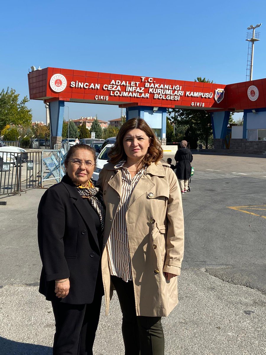 Tekirdağ milletvekilimiz Sn. <a href="/stselcan/">Selcan Taşçı</a> ile birlikte tutuklu gazeteci <a href="/batuhancolak33/">Batuhan Çolak</a>’ ı Sincan cezaevinde ziyaret ettik. Gazetecilik görevini layıkı ile yerine getiren gazetecilerin hukuka aykırı tutuklanmalarının kabul edilir yanı yoktur. Zira Anayasanın “Basın hürdür, sansür