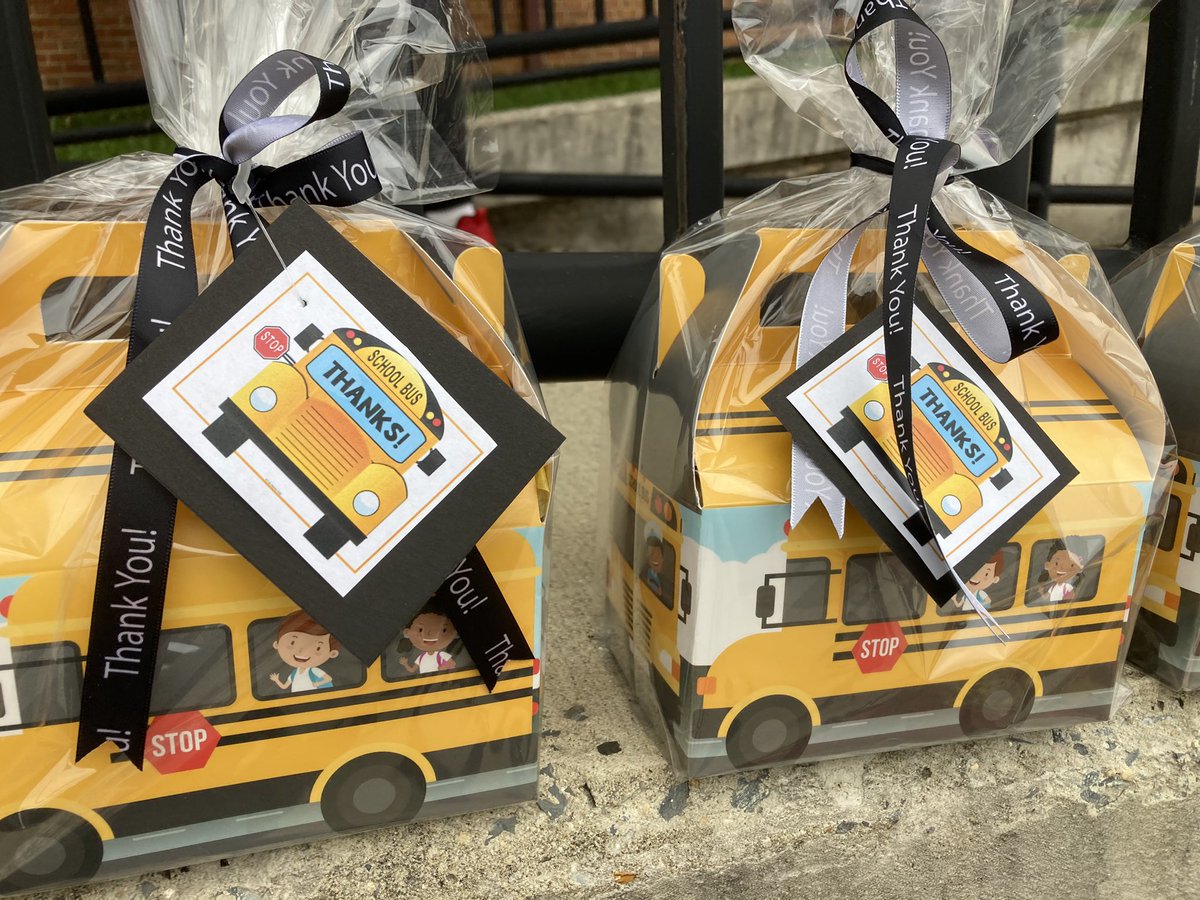 darnestownes's tweet photo. @MCPSBUSES we so appreciate you and the important work you do. Thank you for getting us to and from school safely each day! https://t.co/d3zktNSZ9r
