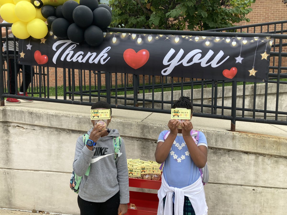 darnestownes's tweet photo. @MCPSBUSES we so appreciate you and the important work you do. Thank you for getting us to and from school safely each day! https://t.co/d3zktNSZ9r