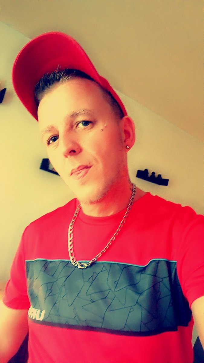 gayraph_raphh's tweet photo. Beaucoup jugent, très peu savent, les vrais se taisent et les jaloux bavent.
 C'est ce qui fait tourner le monde!! https://t.co/jzlhqEGwKy