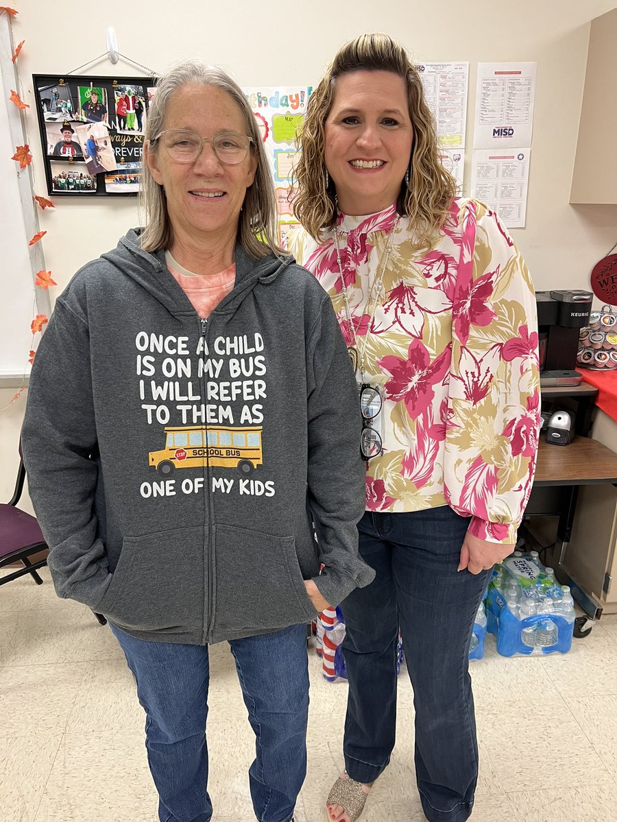 MontgomeryISD's tweet photo. Dr. Busby stopped by both transportation centers this week to thank our drivers for their commitment to excellence in honor of #SchoolBusSafetyWeek.
Thank you to our community partners @ChickfilA for gifting our drivers with a sweet treat! #WeAreMontgomeryISD #OnePathTogether https://t.co/aj39ByUcd3