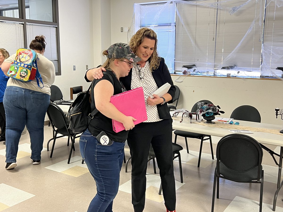 MontgomeryISD's tweet photo. Dr. Busby stopped by both transportation centers this week to thank our drivers for their commitment to excellence in honor of #SchoolBusSafetyWeek.
Thank you to our community partners @ChickfilA for gifting our drivers with a sweet treat! #WeAreMontgomeryISD #OnePathTogether https://t.co/aj39ByUcd3