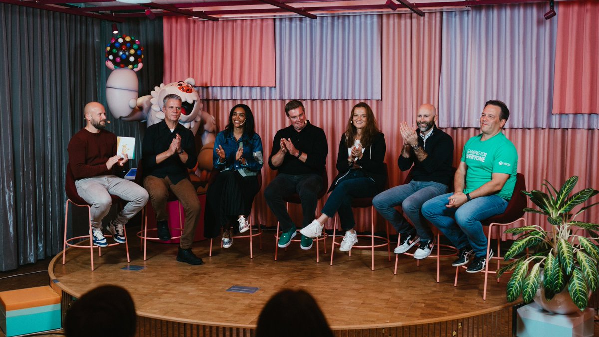 King_Games's tweet image. This week, Kingsters gave Xbox's leadership team a sweet welcome to the Kingdom as they visited the Stockholm and London offices for the first leg of their Activision Blizzard King tour.

With King's mission of Making the World Playful aligned with Xbox's aim of bringing the joy…