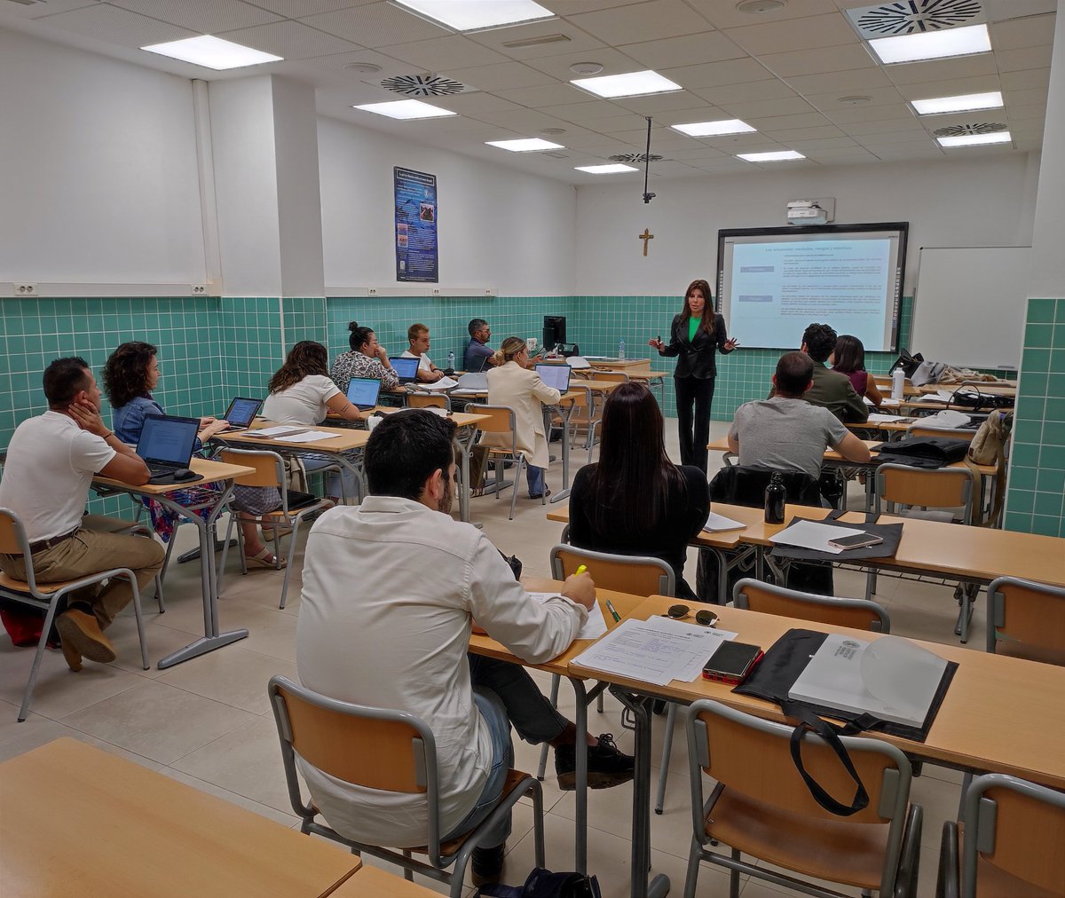 Iniciamos con mucha ilusión la 11a edición de nuestro Máster en marketing político y comunicación institucional con una sesión de actualidad: Rosa Díaz, directora de @sigma_dos, expone a los alumnos las claves principales sobre sociología electoral. Bienvenid@s tod@s!! <a href="/UCV_svm/">Universidad Católica de Valencia</a>
