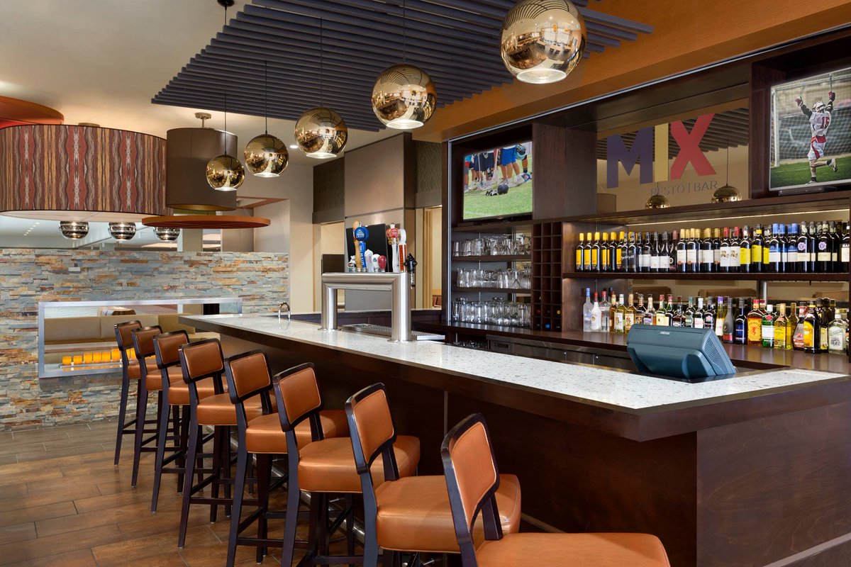 It’s Friday and that calls for date night! 🥂
 
Head on up to MIX Resto Bar to mix, mingle, have a cocktail, and unwind. The vibes are right, and the food is superb! Located on the mezzanine level of Delta Marriott.